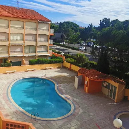 Apartment Résidence Le Lagon: Seaside Retreat With Mountain Views