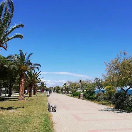 Apartment Résidence Le Lagon: Seaside Retreat With Mountain Views Argeles-sur-Mer